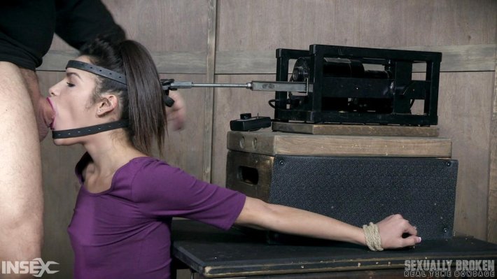 Связанную рабыню в рот