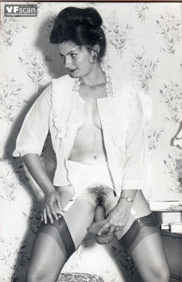 Голые без трусов ретро