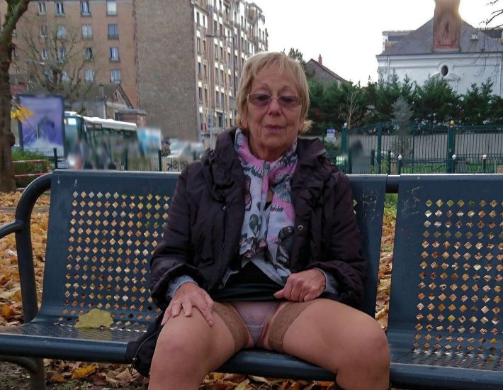 Старые женщины без трусов
