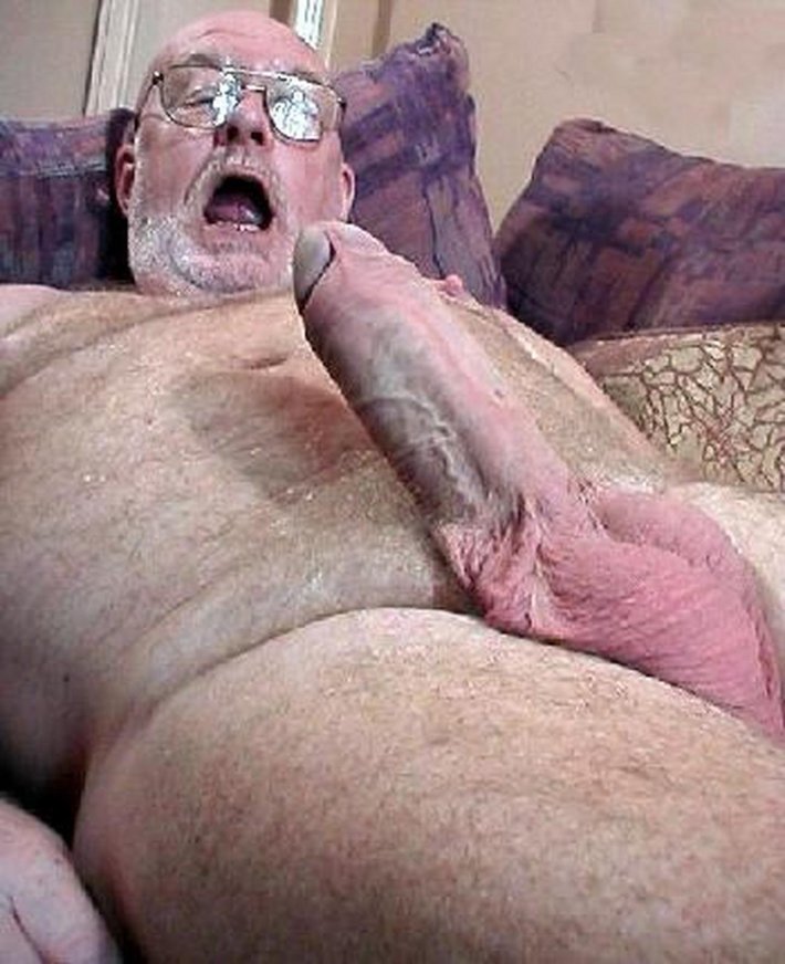 У старого Деда огромный хуй