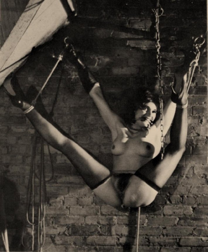 Ретро пытки голых женщин