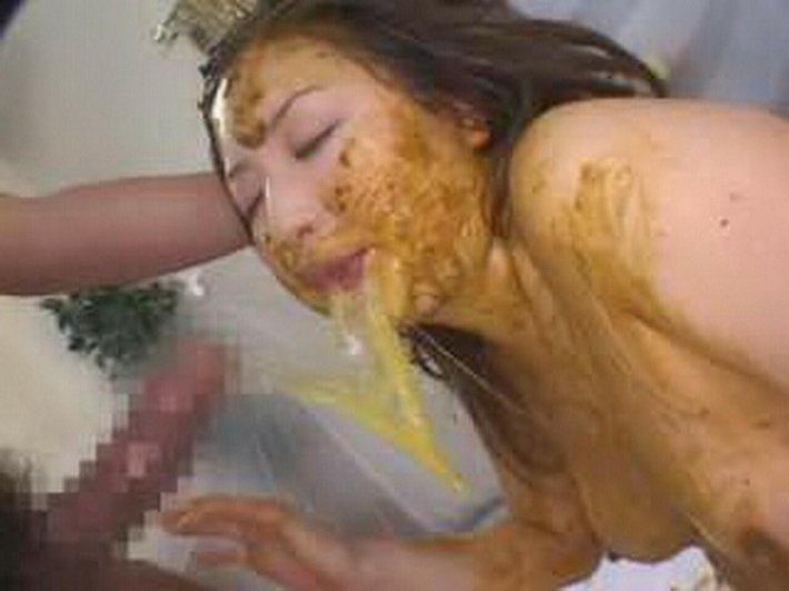 Японки блюют друг другу в рот