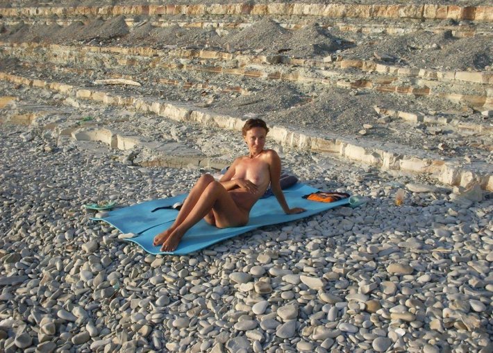 Голые на пляже в Дивноморске