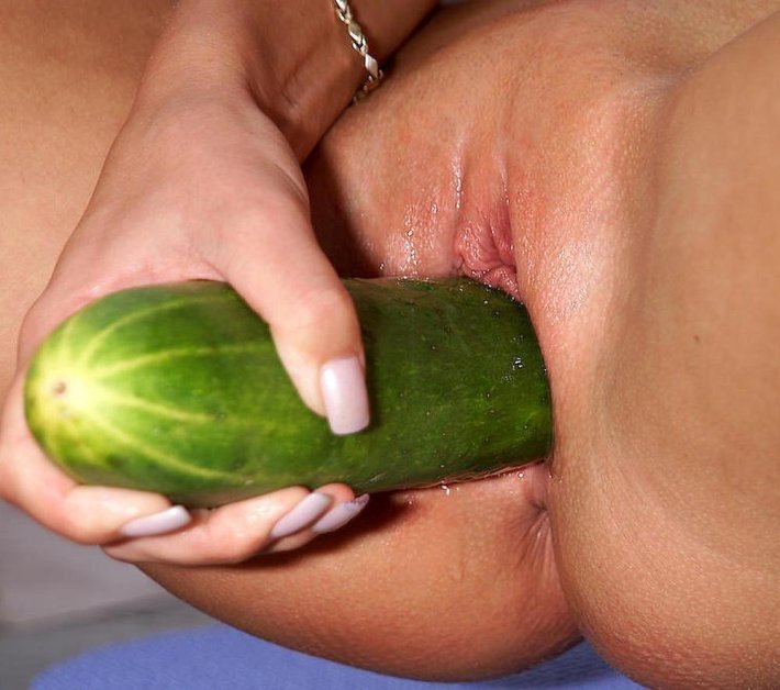 Мастурбация овощами и фруктами