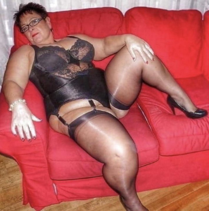 Пожилые толстушки в чулках