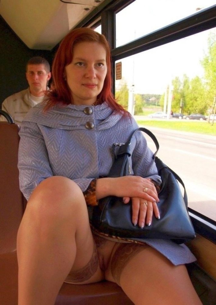 Девки голышом в автобус