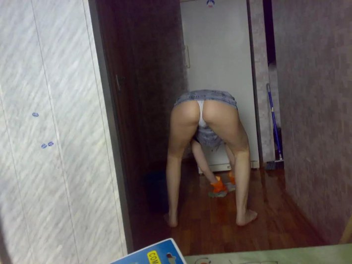 Подсмотрел за женой трусики