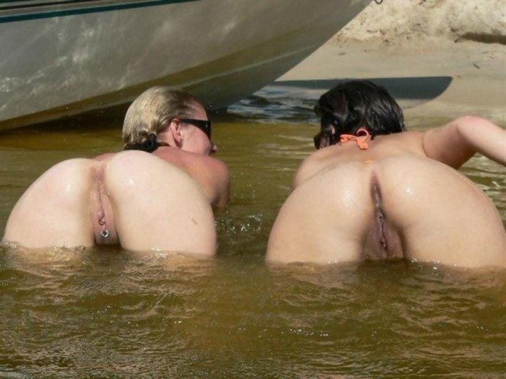 Волосатые попки нудисток