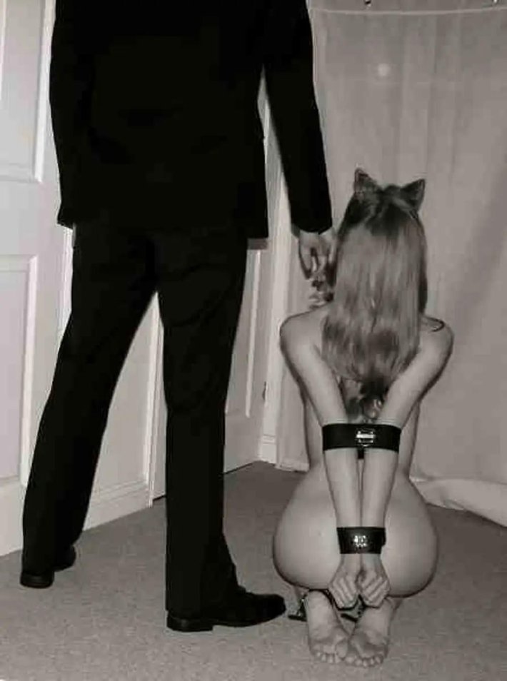 Послушная девушка