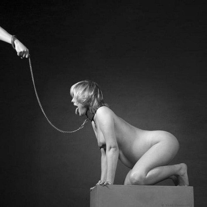 Голые блондинки на поводке