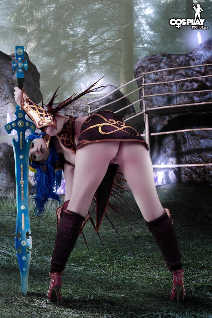 Эротический косплей эльфийка