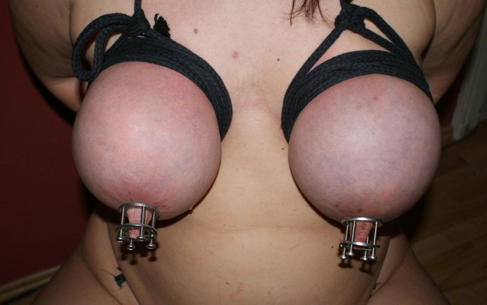 Прокалывание груди бдсм
