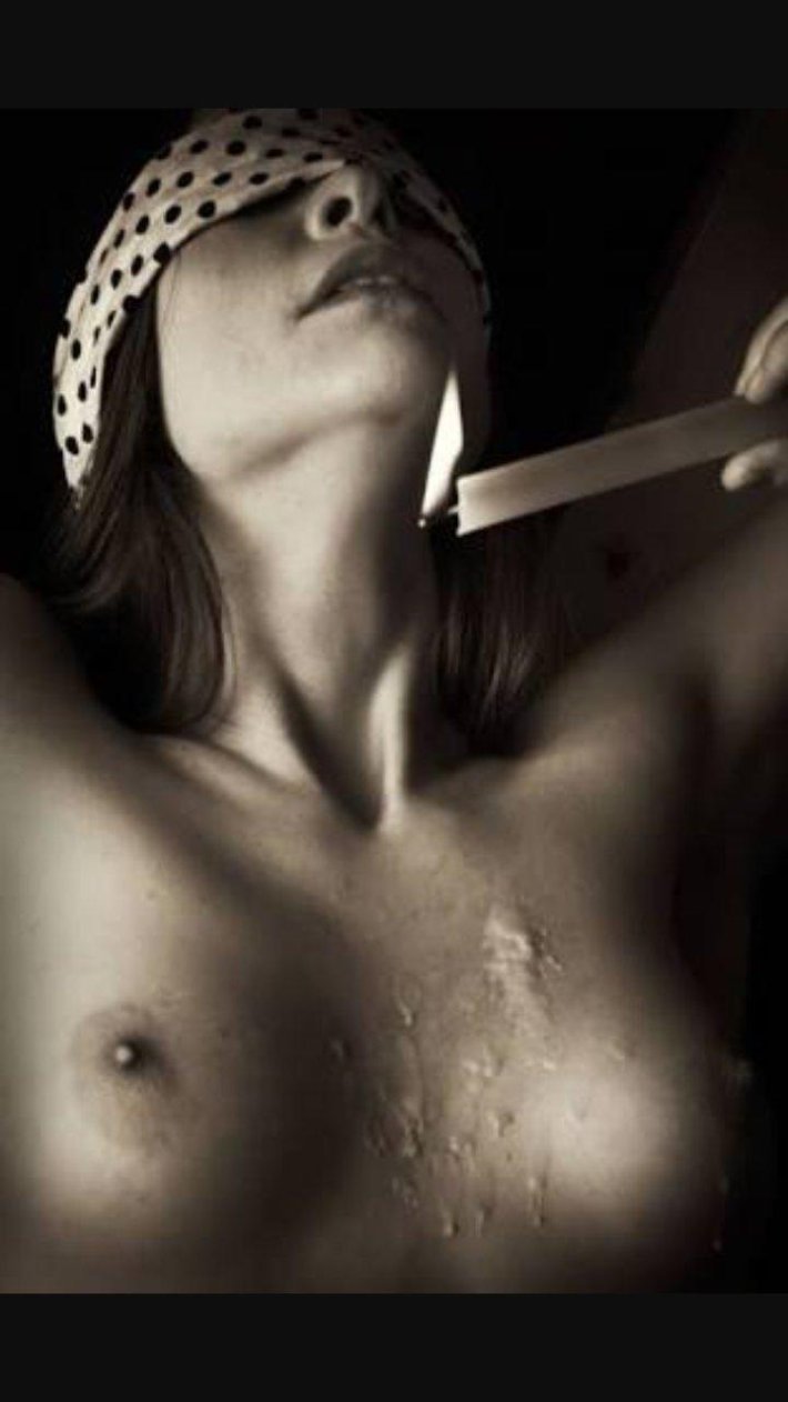 Красивая девушка воск бдсм