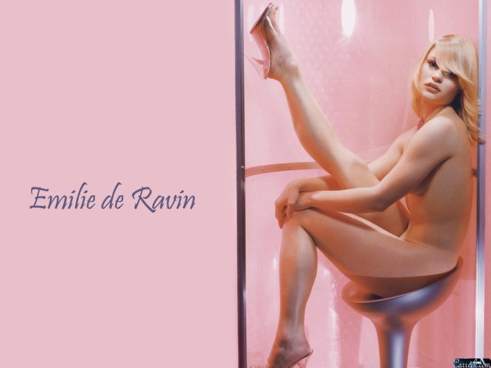 Эмили де Рэвин ню