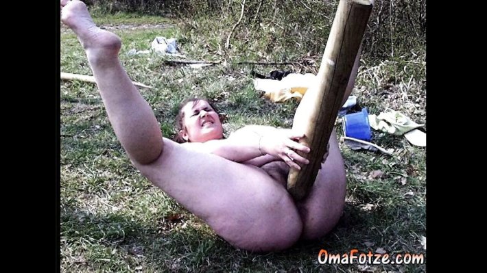 Деревянную палку в анал