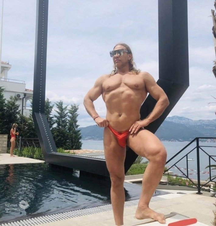 Тарзан Глушко стриптизер