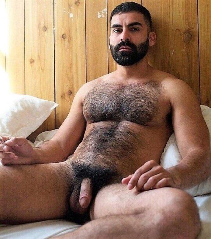 Волосатый кавказский мужик
