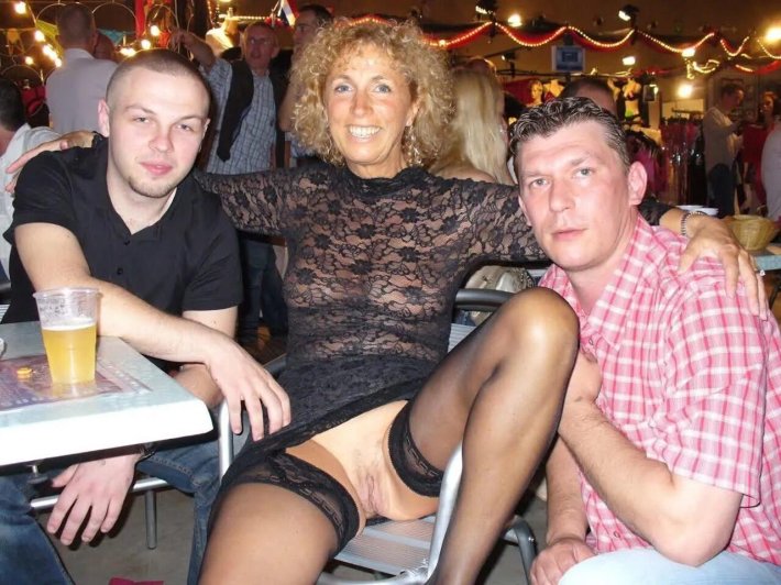 Без трусиков на корпоративе