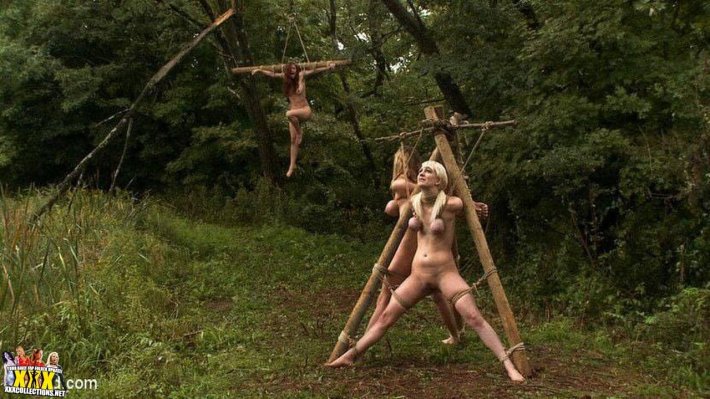 Эротический бондаж на природе