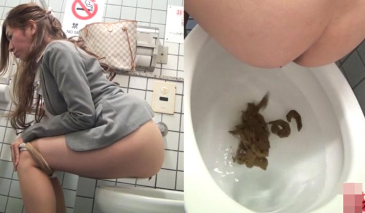 Девушка покакала в туалет