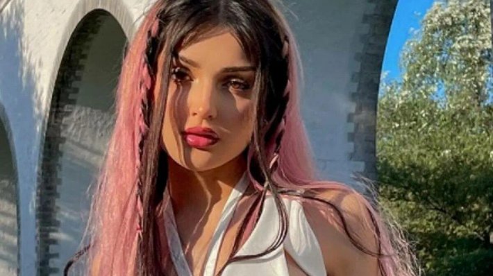 Поцелуй Дины Саевой