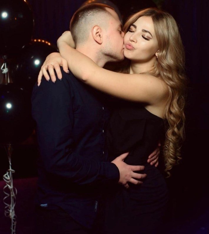 Аня Покров парень