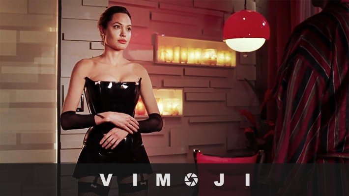 Джоли в фильме Мистер и миссис Смит в Нижнем белье