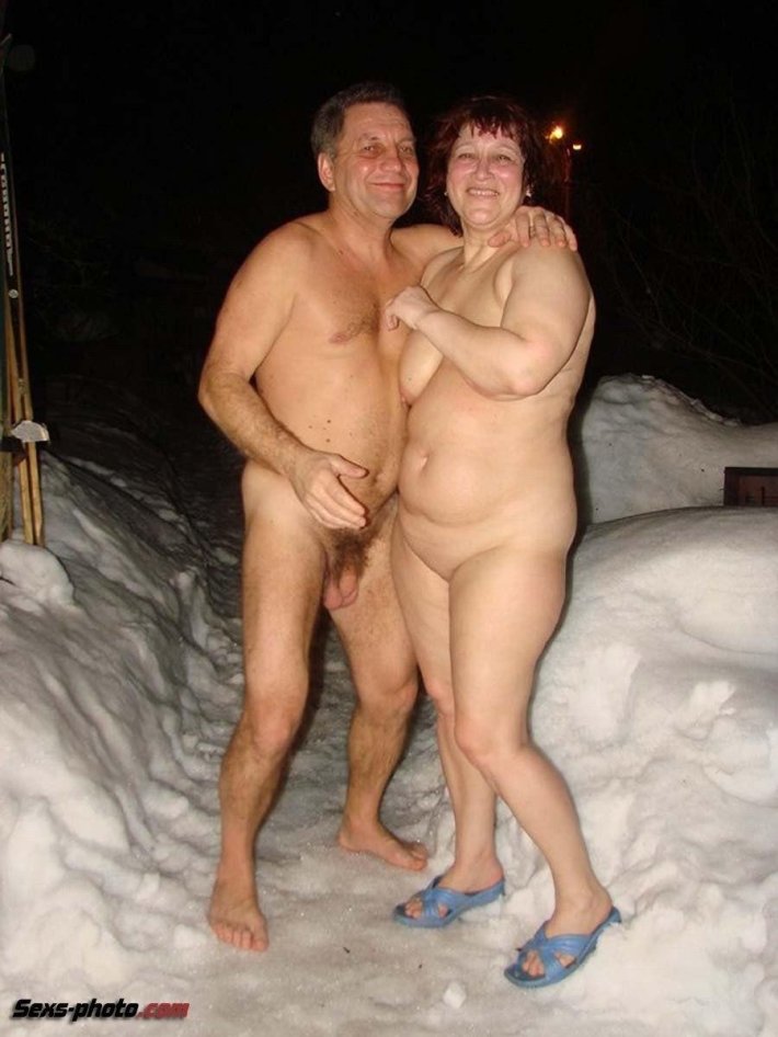 Голые семейные пары в бане