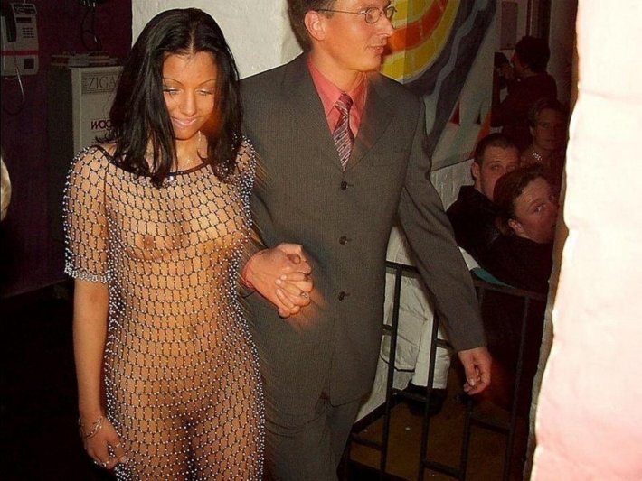 Прозрачное платье на голом теле