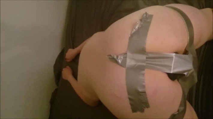 Девушка анус заклеен скотчем