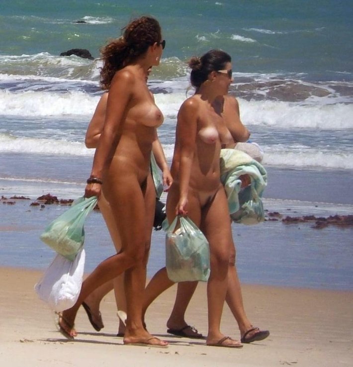 Мелани Робертс нудистка