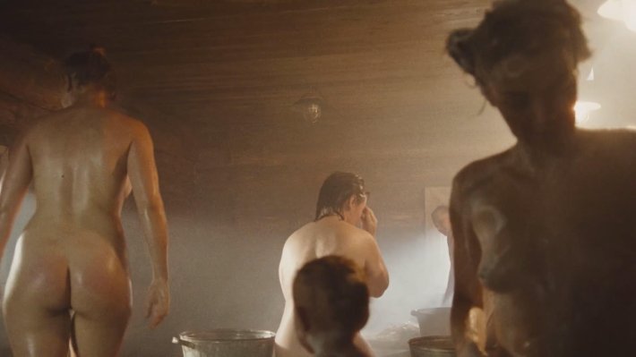 Юлия Пересильд край баня