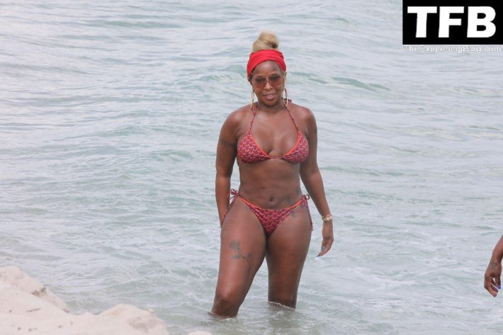 Мэри Джей Блайдж топлес