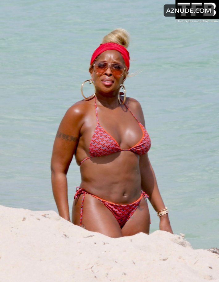 Мэри Джей Блайдж фото в купальнике