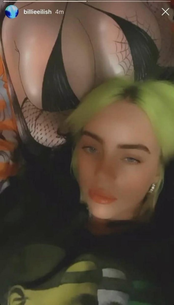 Билли Айлиш грудь