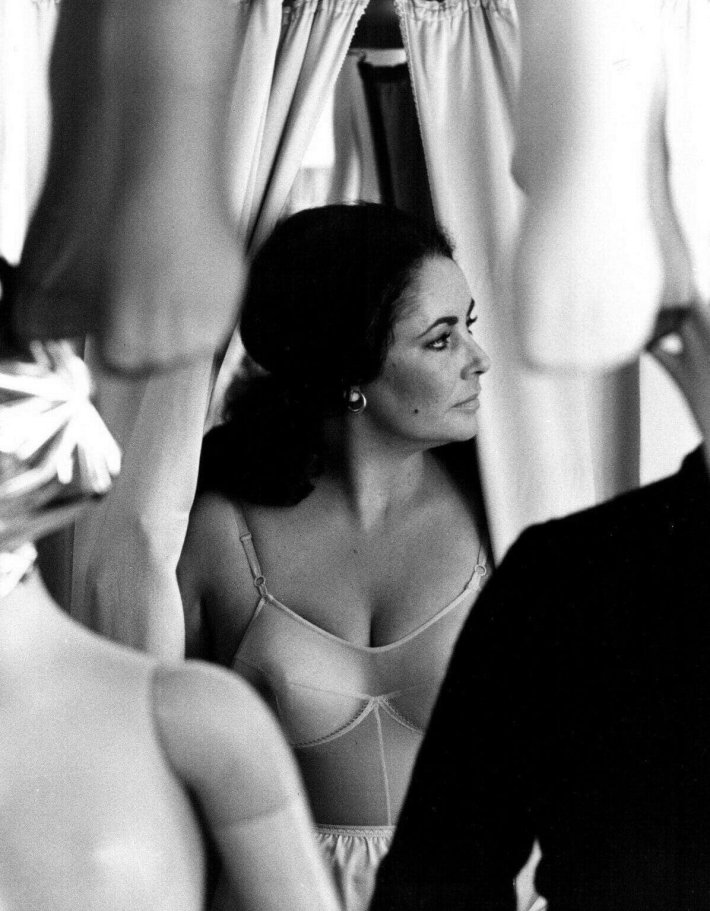 Софи Лорен топлесс