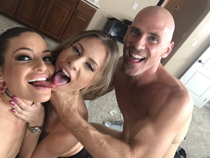 Джон Синс and Kissa sins cumshot