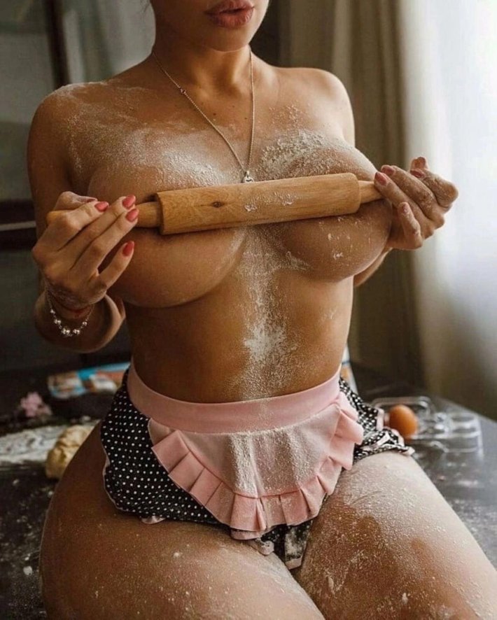 Красивые сиськи в муке