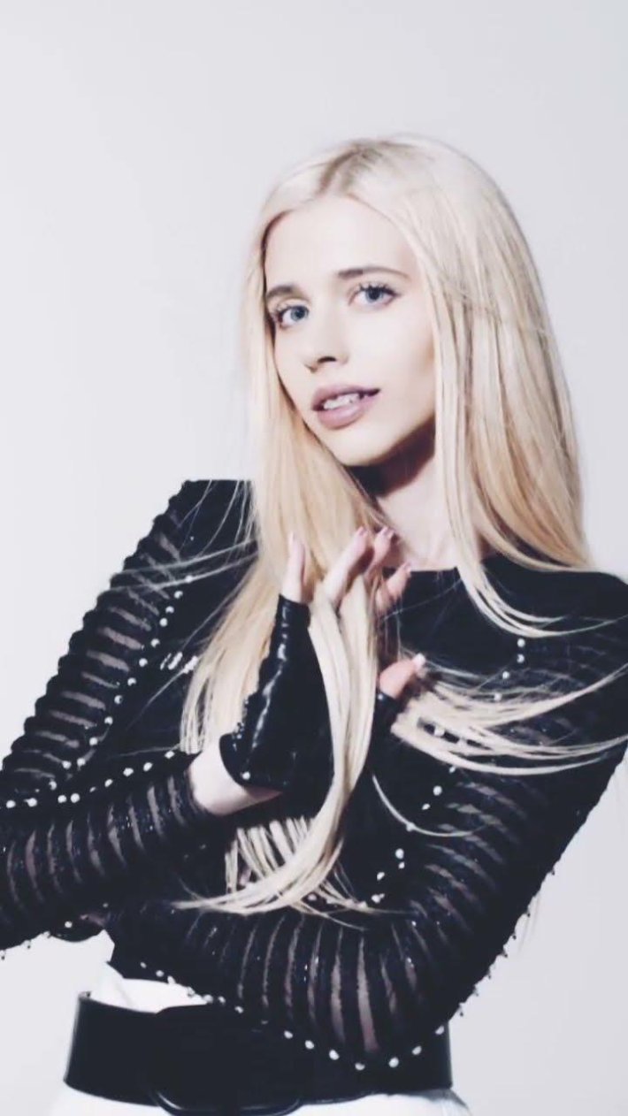 Сага певица