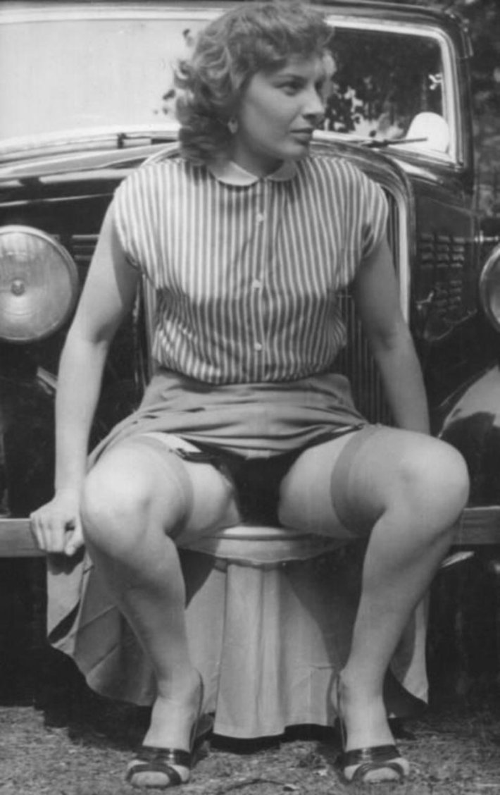 Ретро дамы без трусиков